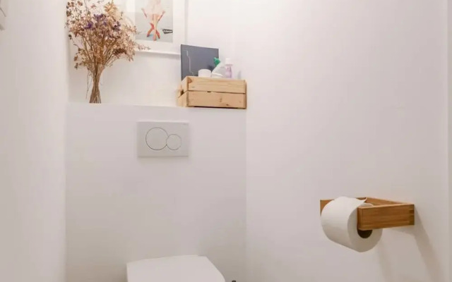 Homely Duplex Near Historic City Center Station