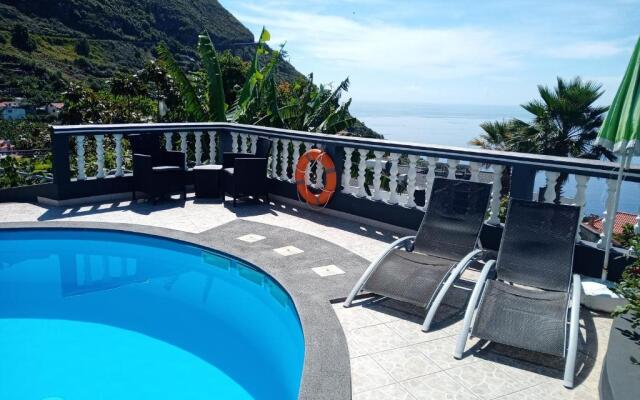 Arcos Grand Suites with pool
