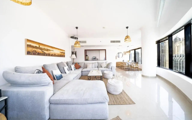 Spacious 3BR with 180˚ Dubai Marina Views