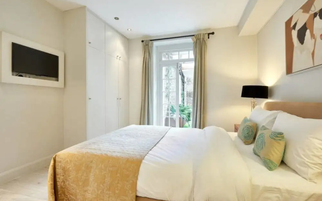 3bed, 2bath Kensington Flat W/garden 1min to Tube