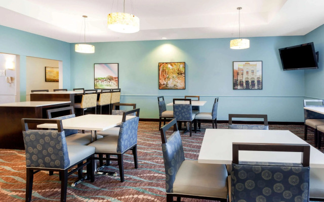 La Quinta Inn & Suites by Wyndham Kerrville