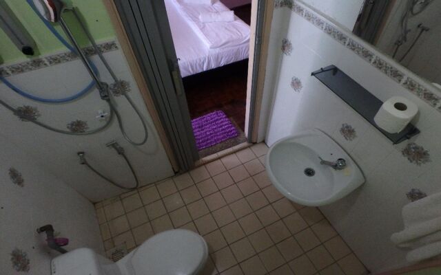 Three Little Birds Home - Hostel