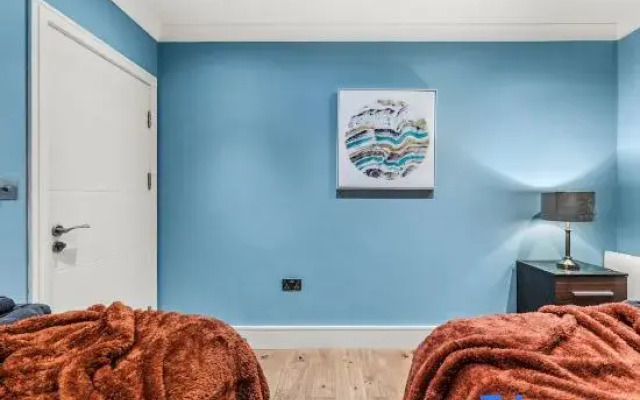 Spacious 2 Bedroom Riverside Home | Welsh Back