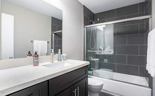 WanderJaunt Luxe Normal Heights Apts