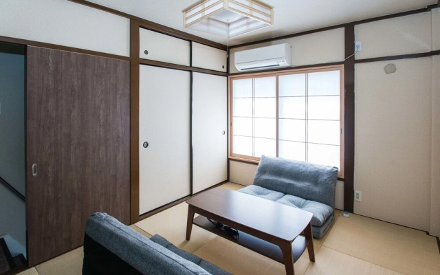 YUYU House - Imazado Anywhere Door