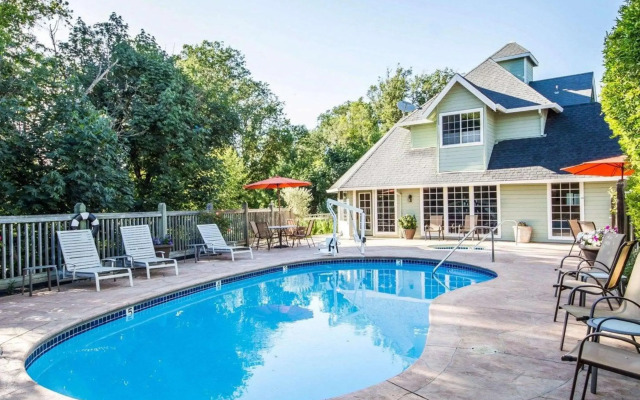The Inn at Baechtel Creek