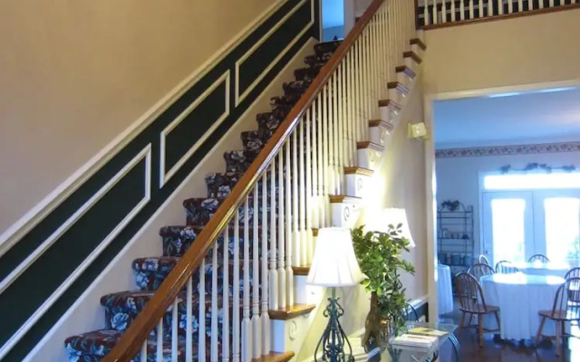 Garden Inn Bed & Breakfast at Bee Rock