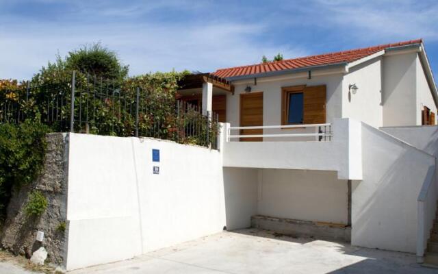 Charming house with spacious garden and parking space