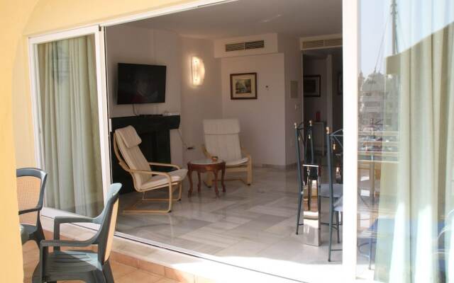 Apartamento en Puerto Marina B32