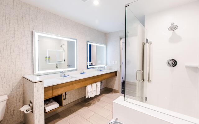 Holiday Inn Express & Suites West Edmonton - Mall Area by IHG