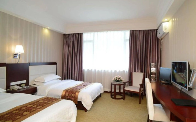 Junlin Hotel (Yangshuo West Street Central Plaza Branch)