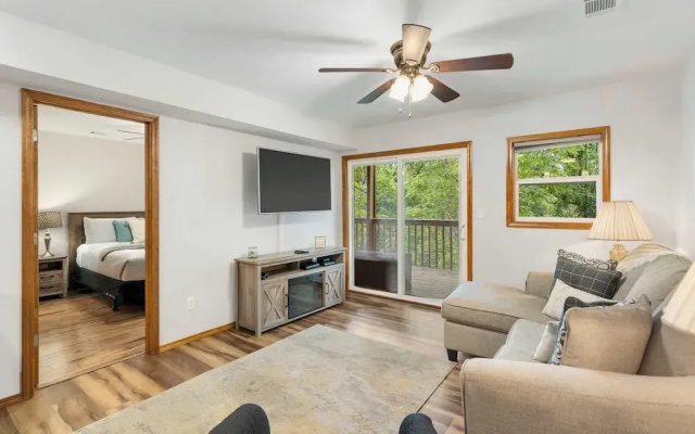The Greenview Haven: Cozy For 6!
