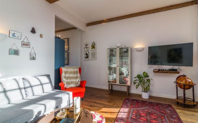 Apartment 86
