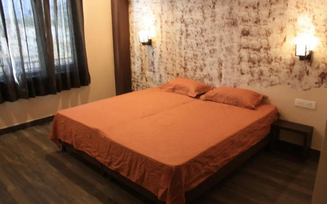 The Glass House Premium