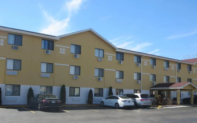 Super 8 Mundelein/Libertyville Area