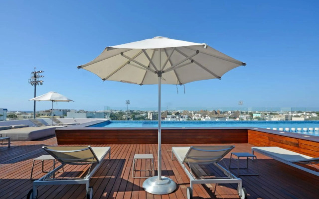 LUXURY APARTMENT STEPS FROM 5TH AV. By YEAH