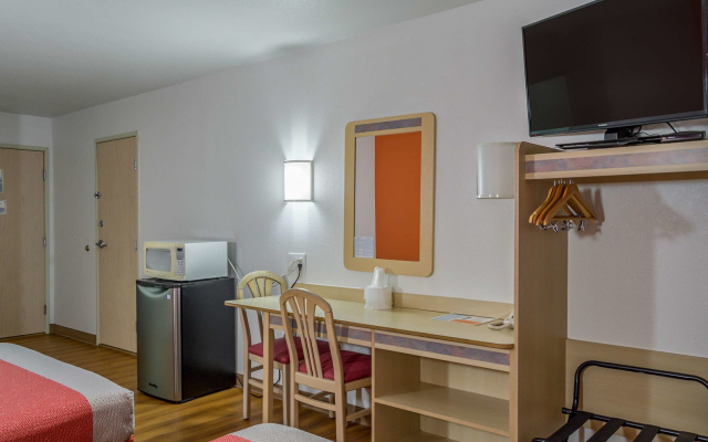 Motel 6 Redmond, OR