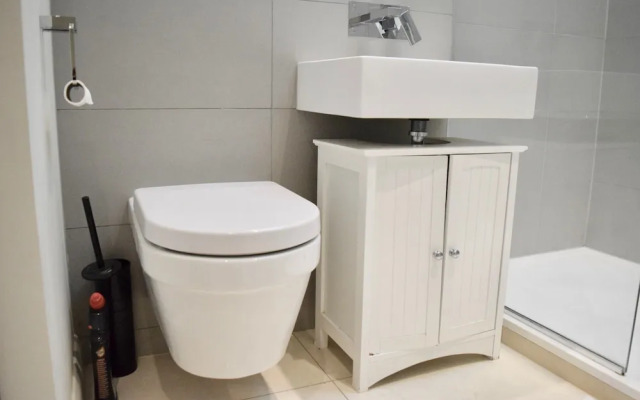 Modern 1 Bedroom Kensington Flat With Roof Terrace