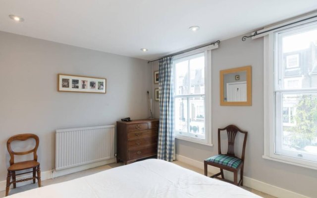Charming 4-bed House w Garden in Fulham