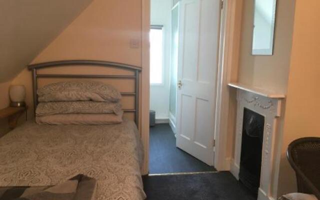 Oak Tree Guest House