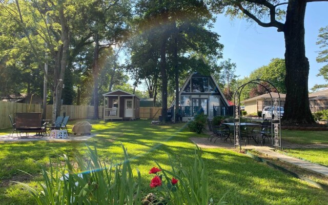 Deck, Boat Slip + Views: Lake Hamilton Cabin!