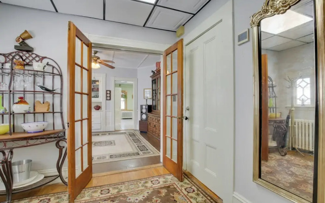 Quaint Beverly Townhome: Walk to Beach & Downtown!