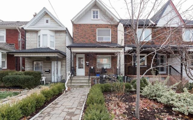 Elegantly Appointed Detached House in the Central City