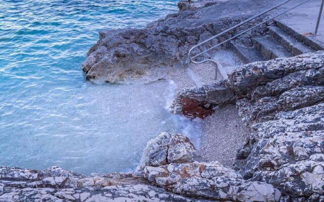 Brane - 100m From the Beach - A1 Ana