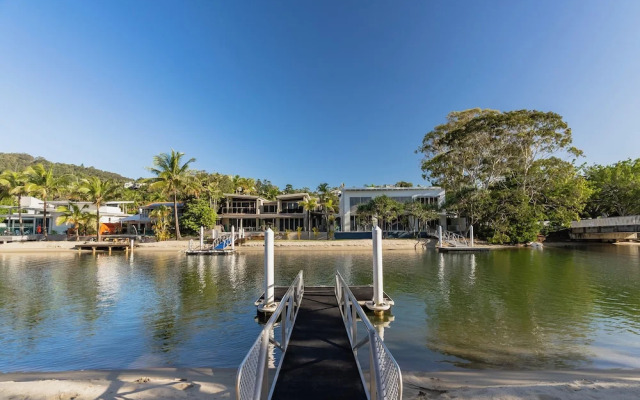 Unit 3 - 7 Noosa Parade - Riverfront