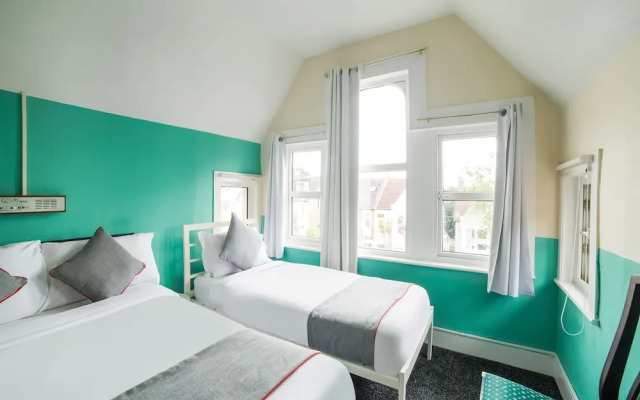 OYO Devine Beach Hotel, Westcliff Southend-On-Sea