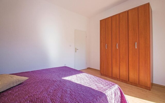 Beautiful Home in Grscica With Wifi and 2 Bedrooms
