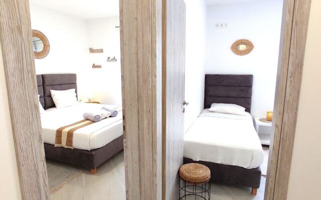 Modern Mykonos 2 Bd Aqua w shared Pool