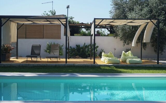 Dependance in villa con piscina