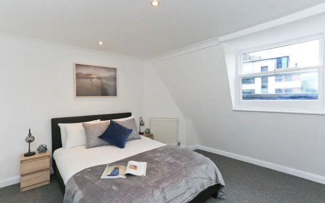 Platinum Apartments in Farringdon 9980