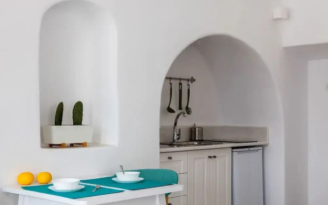 Finikia Oia Suites