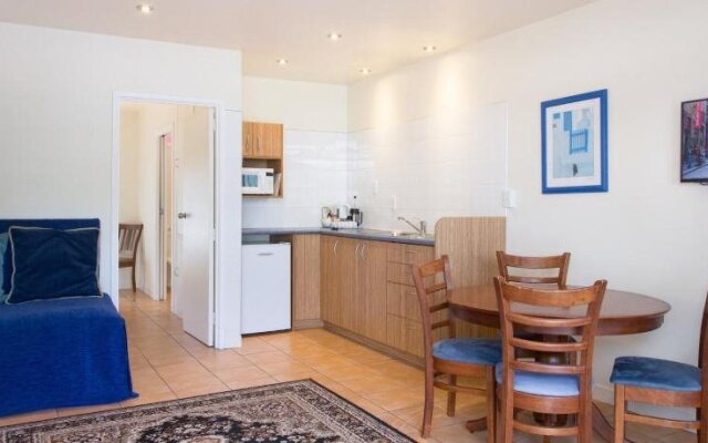 The Commodores Lodge