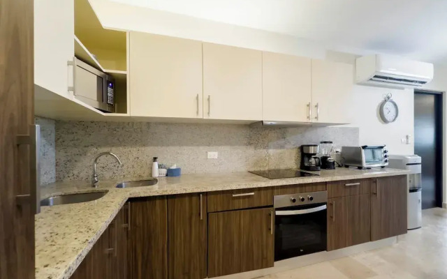 Melittas Stylish 2Bed,2Bath-Condo Near Beach - 6 Guests