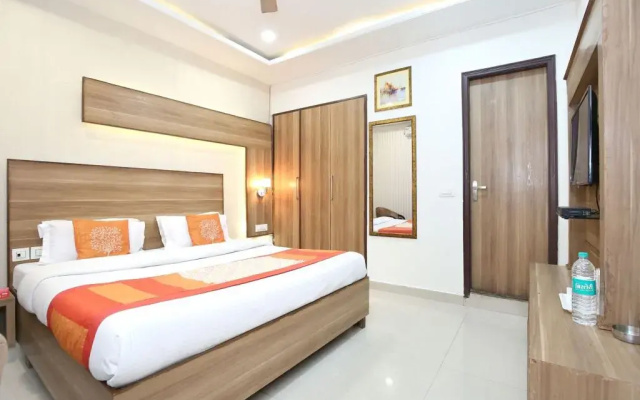 OYO 10940 Hotel Waves
