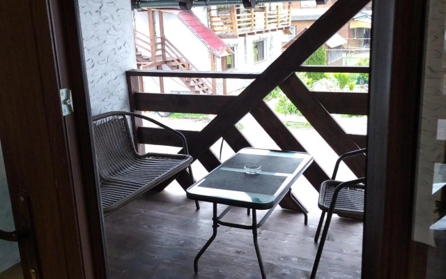 Садиба Янчар з Басейном