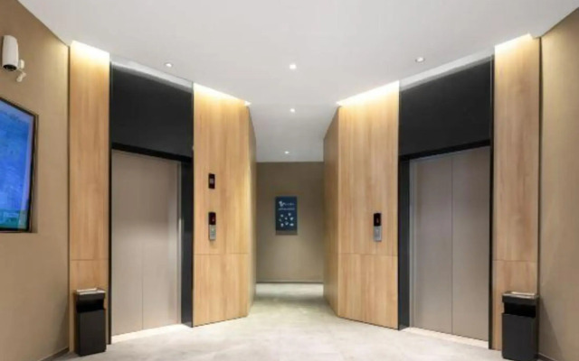 Homeinn (Xi'an East 2nd Ring Road Xinjiamiao Subway Station)
