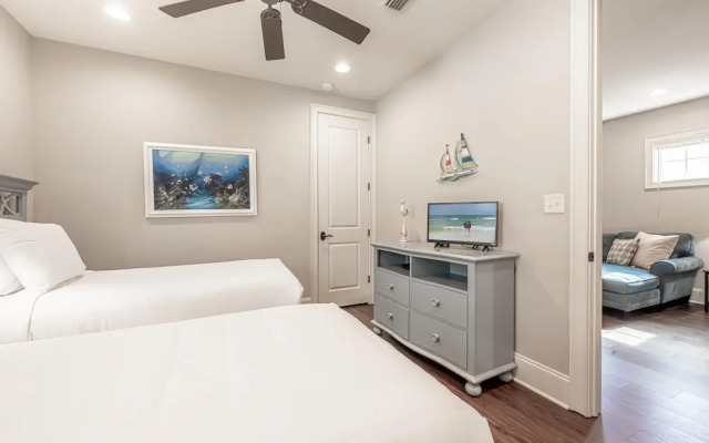 Villa Lago 1975 S2G 4BR 4BA 10