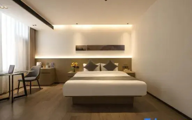 Lido Hotel (Qujing North Station)
