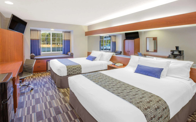 Microtel Inn & Suites by Wyndham Manistee