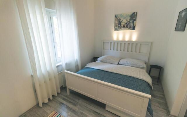Newly adapted Studio 88 with free parking