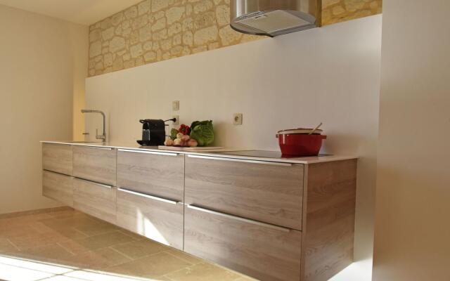 Secluded Apartment in Villesèque with Pool