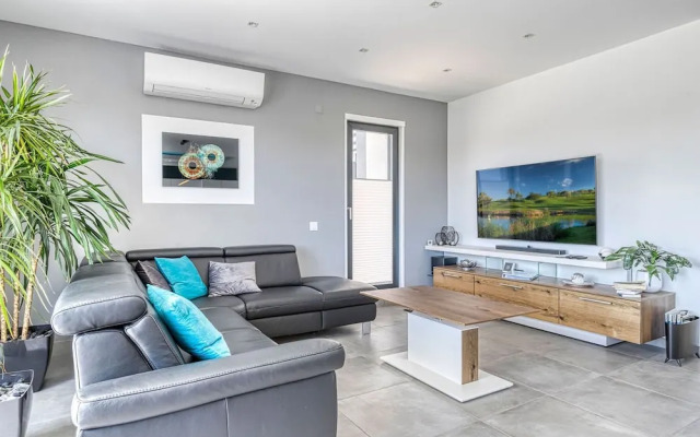 Manatee Modern Luxurious Villa