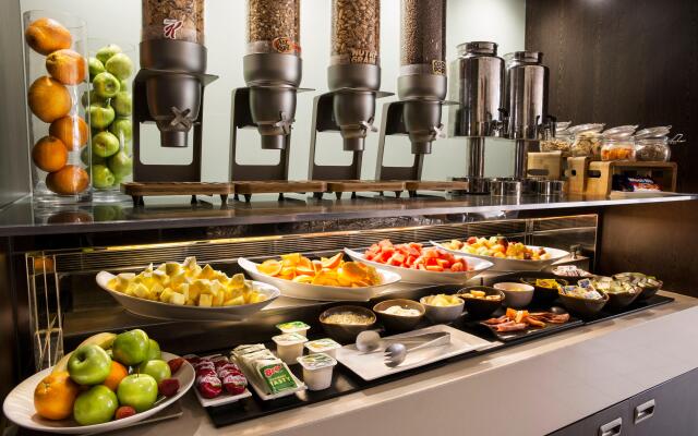 Holiday Inn Melbourne Airport by IHG