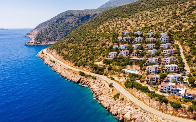 Lovely Flat 300 m to Beach With Shared Pool in Kas