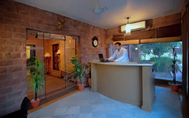 TreeHouse Rajbagh