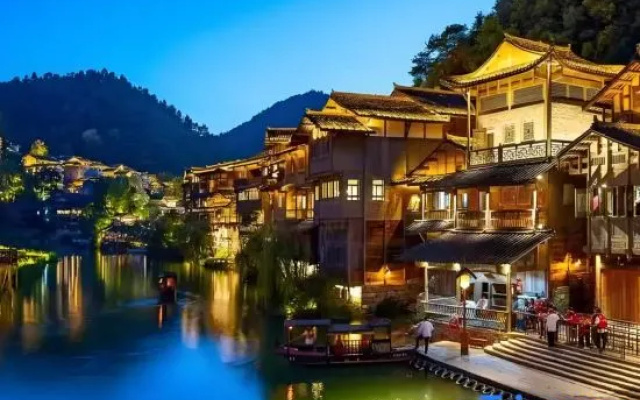 ZunYIQingJuJiuDian – Outside – Zunyi
